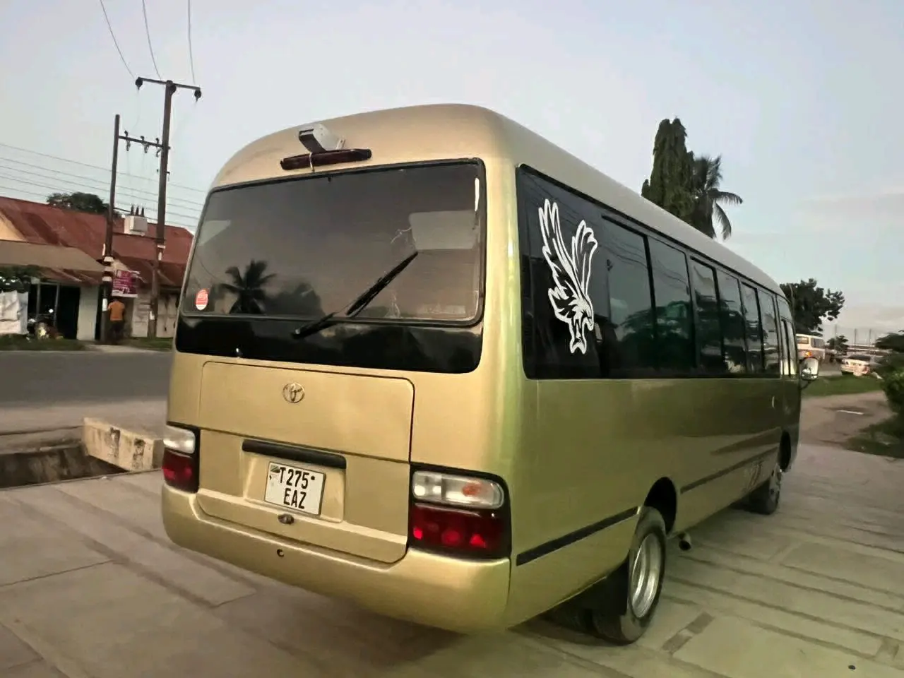 Toyota Coaster thumbnail 6