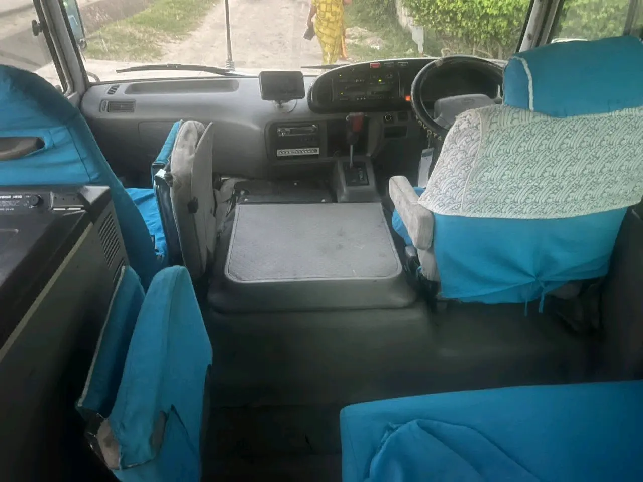 Toyota Coaster thumbnail 7
