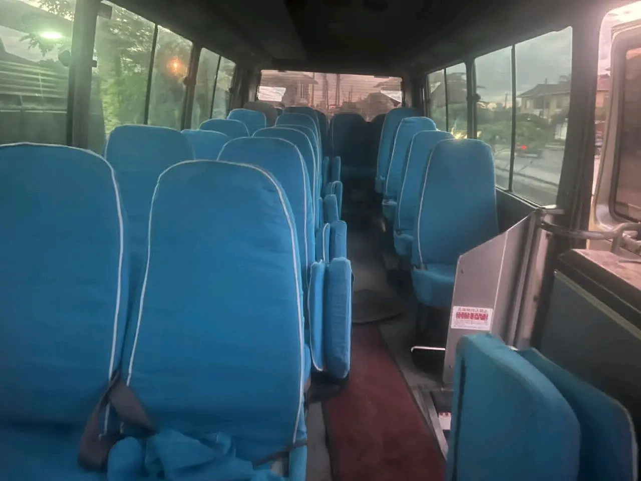 Toyota Coaster thumbnail 8