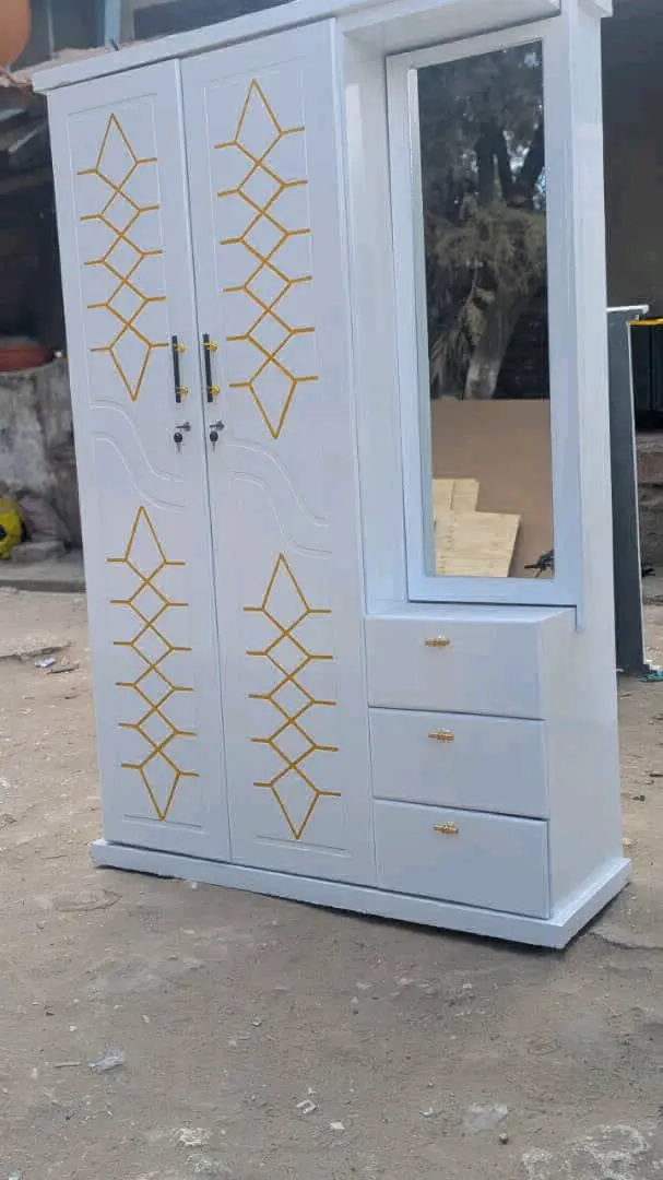 Kabati la Milango 3 (3-Door Wardrobe)