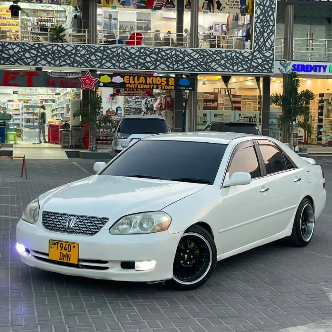 Toyota Mark II Grande 2000 thumbnail 2