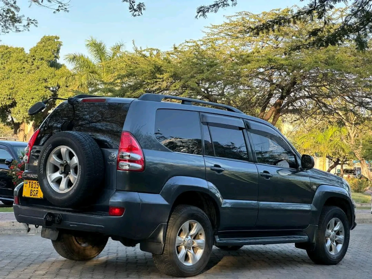Toyota Land Cruiser Prado 120 Diamond Reg BSR thumbnail 4