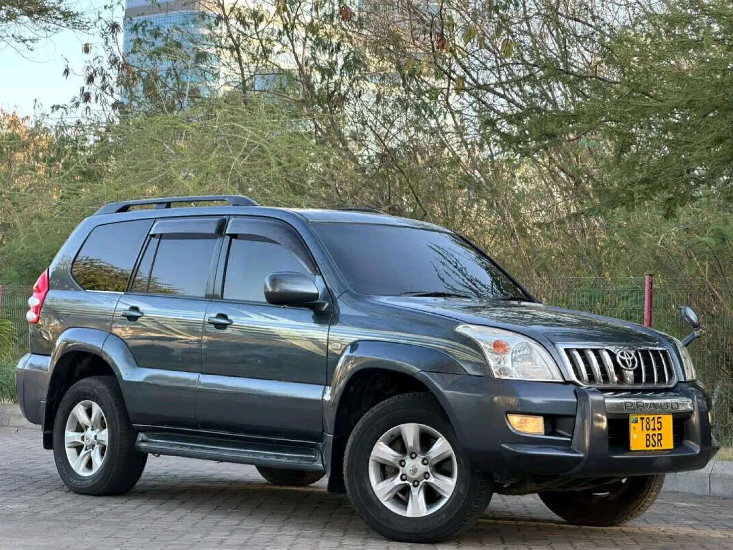 Toyota Land Cruiser Prado 120 Diamond Reg BSR thumbnail 5