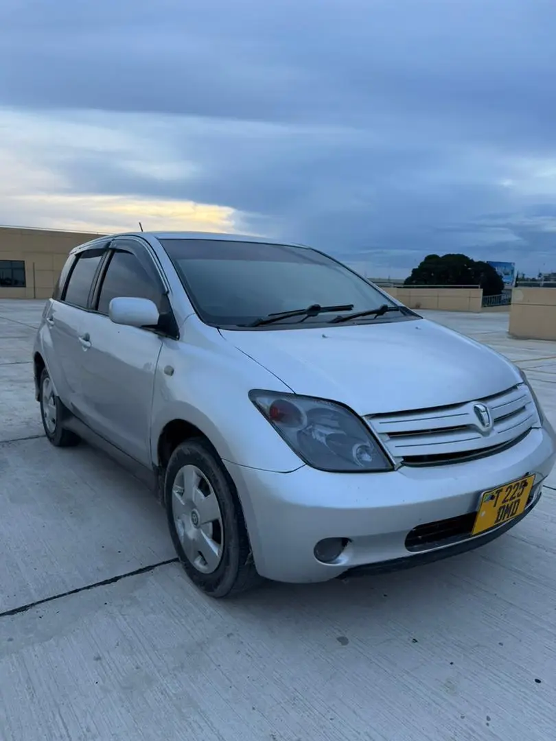 Silver 2004 Toyota Ist 1490cc for Sale