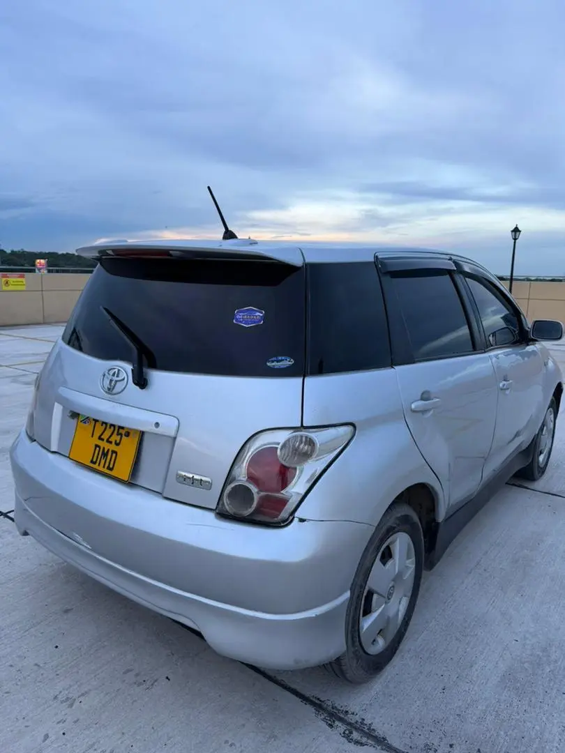 Silver 2004 Toyota Ist 1490cc for Sale thumbnail 3