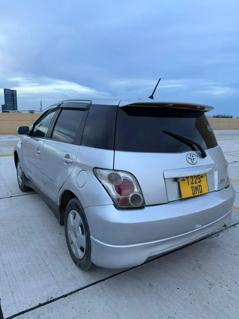 Silver 2004 Toyota Ist 1490cc for Sale thumbnail 5