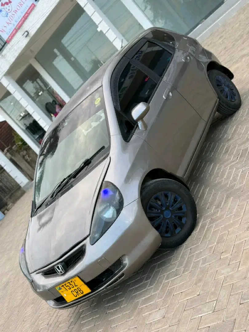 Used Honda Fit Silver Hatchback thumbnail 2