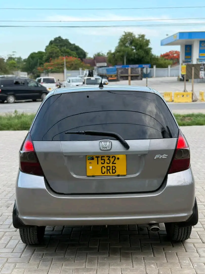 Used Honda Fit Silver Hatchback thumbnail 4