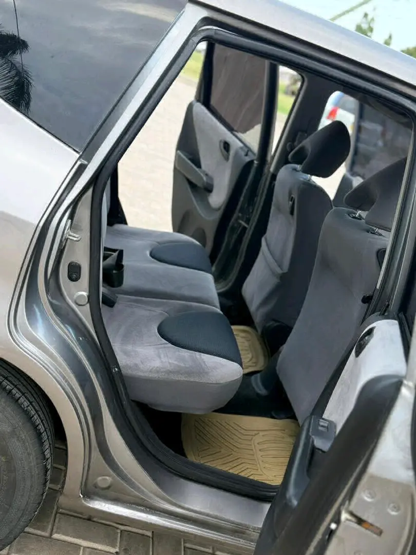 Used Honda Fit Silver Hatchback thumbnail 7
