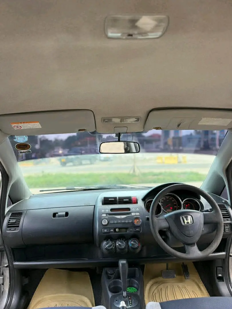 Used Honda Fit Silver Hatchback thumbnail 8