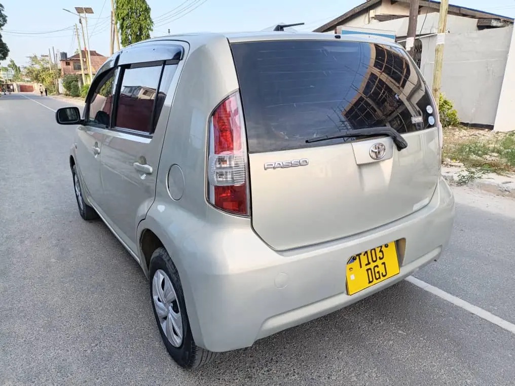 Toyota Passo 2004 Low Mileage Full AC thumbnail 3