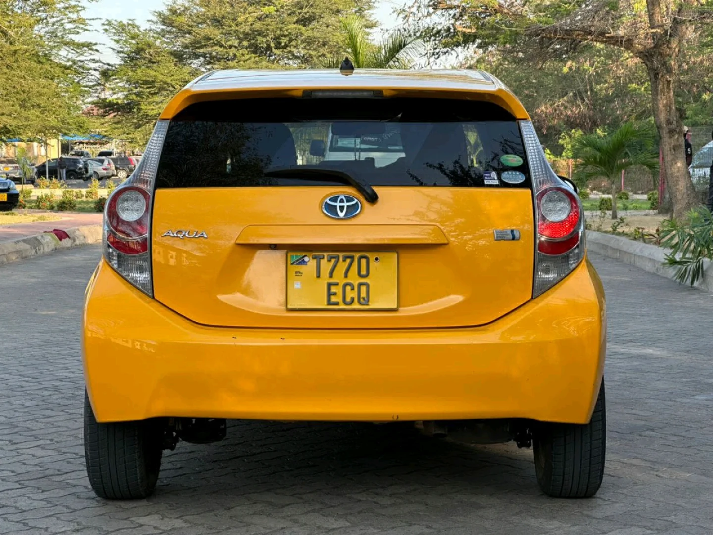 Toyota Aqua ECQ 2014 Hybrid Car thumbnail 3