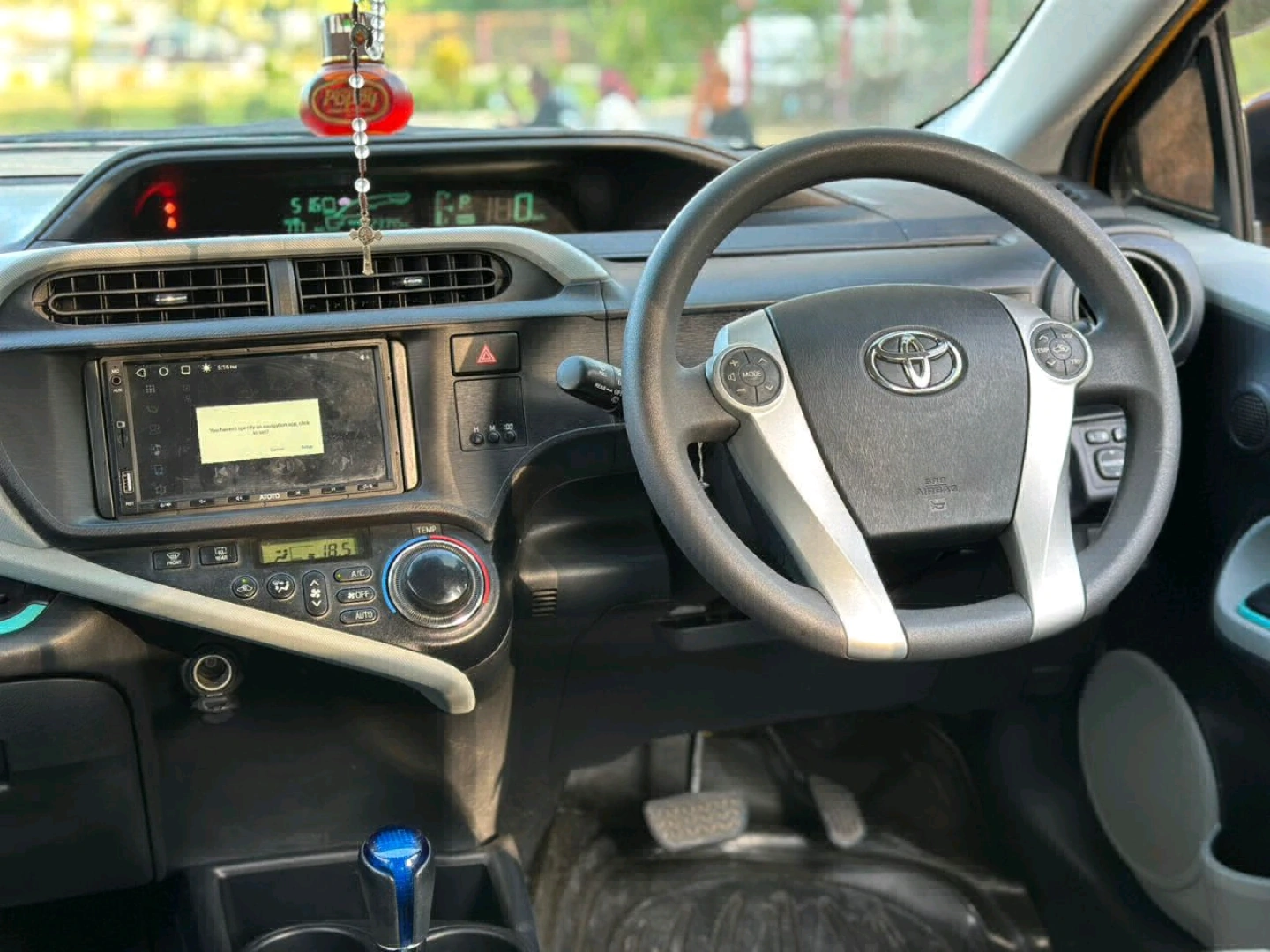 Toyota Aqua ECQ 2014 Hybrid Car thumbnail 9