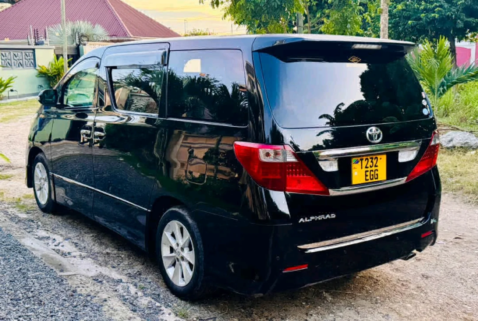 Toyota Alphard 2010 Black EGG thumbnail 4