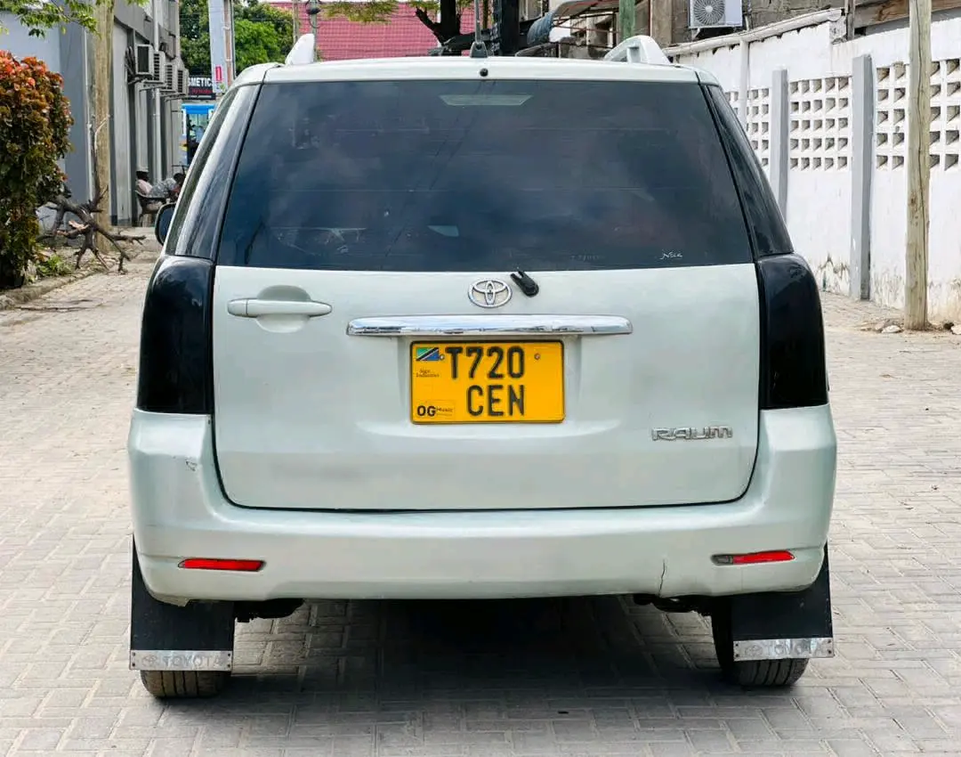 Toyota Raum Minivan 1490cc thumbnail 6