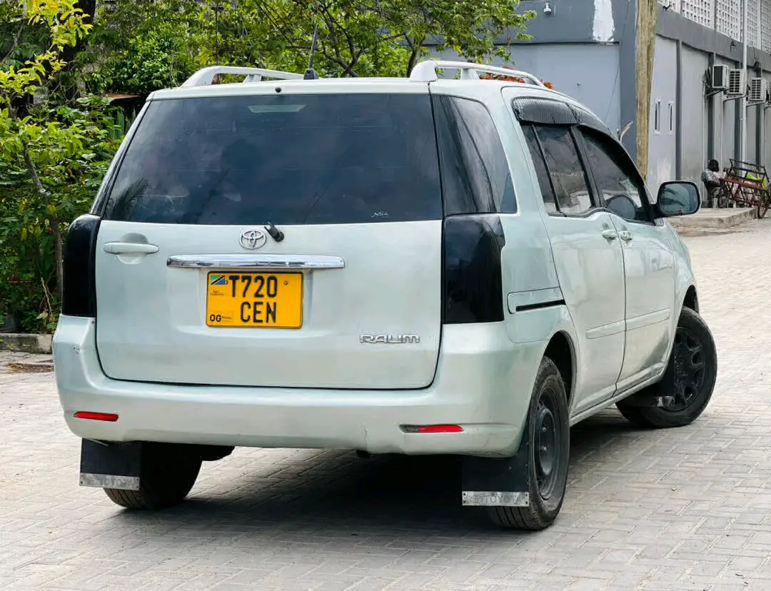 Toyota Raum Minivan 1490cc thumbnail 7