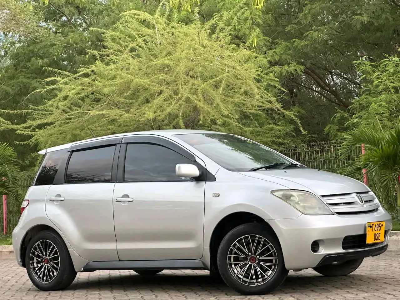 Toyota Ist 2004 - DSE thumbnail 2