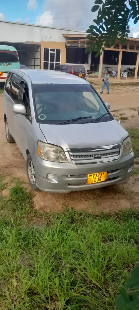 Toyota Noah Silver