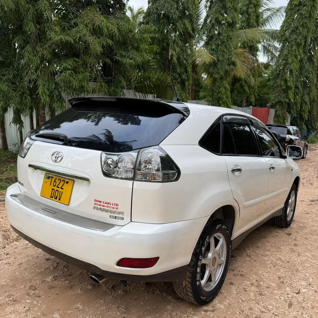 Toyota Harrier CC 2360, White thumbnail 4