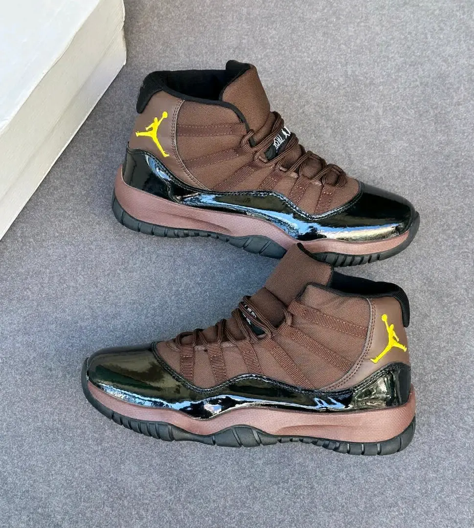 Jordan 11 Sneakers thumbnail 2