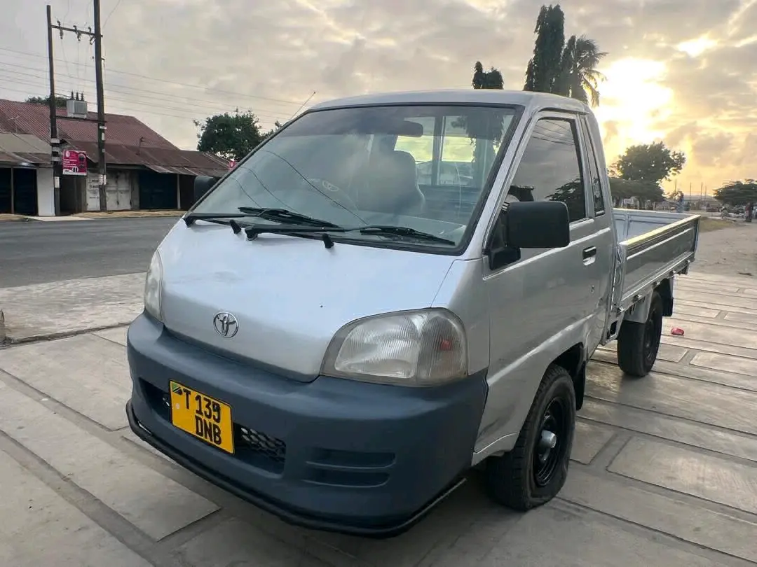 Toyota Town Ace Van 2000 Model thumbnail 3