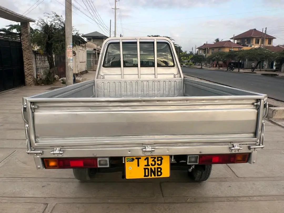 Toyota Town Ace Van 2000 Model thumbnail 5