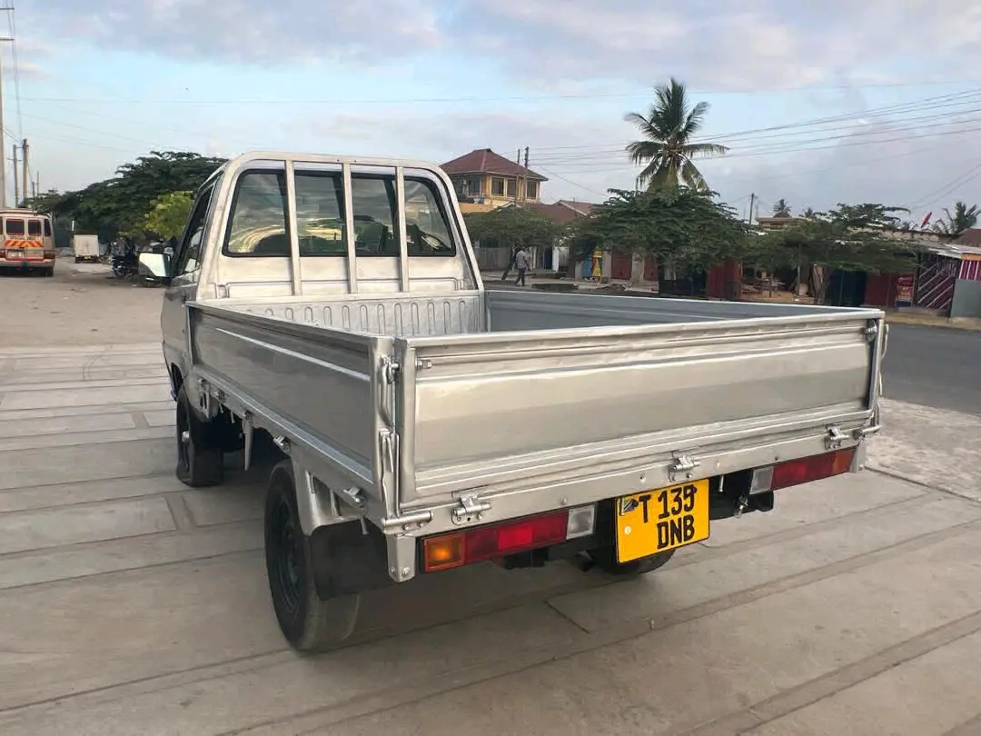 Toyota Town Ace Van 2000 Model thumbnail 6