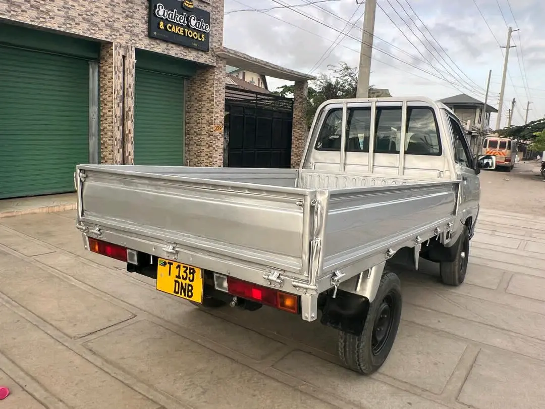 Toyota Town Ace Van 2000 Model thumbnail 7
