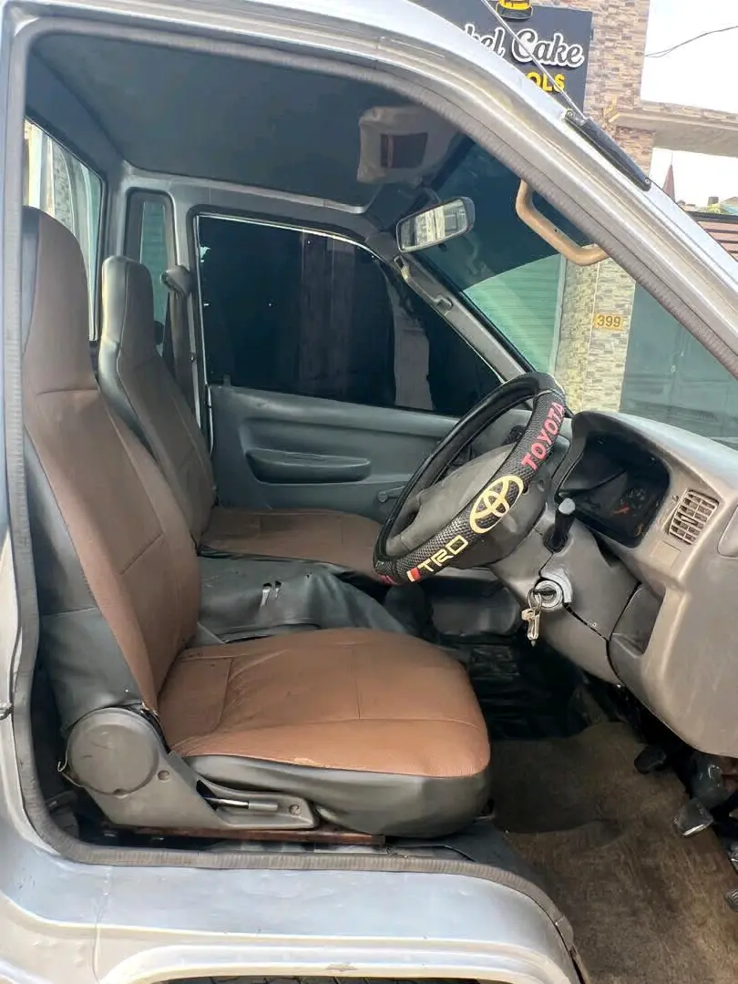 Toyota Town Ace Van 2000 Model thumbnail 8