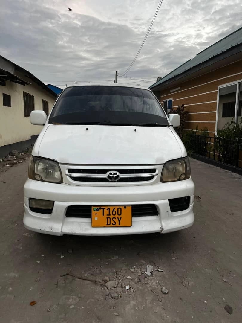 Used Toyota Noah SR40 Minivan 1990cc