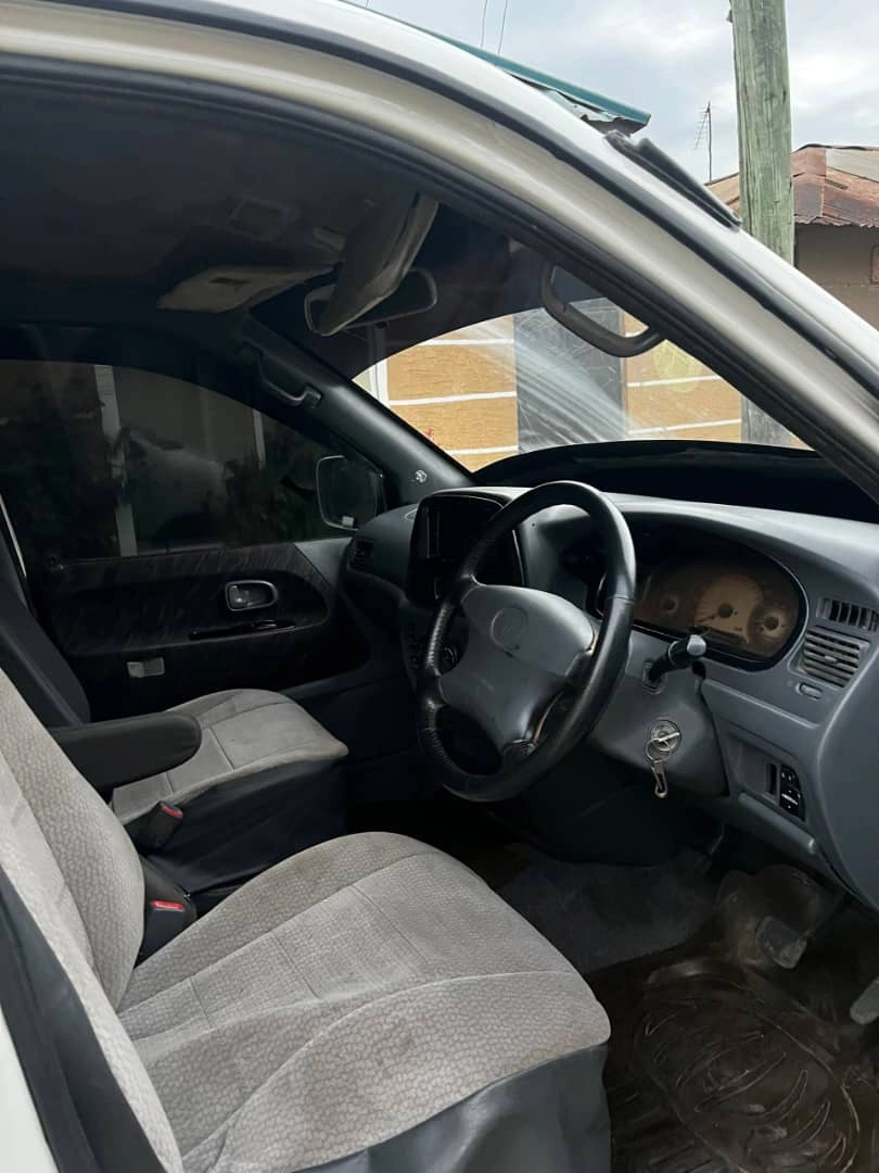 Used Toyota Noah SR40 Minivan 1990cc thumbnail 4