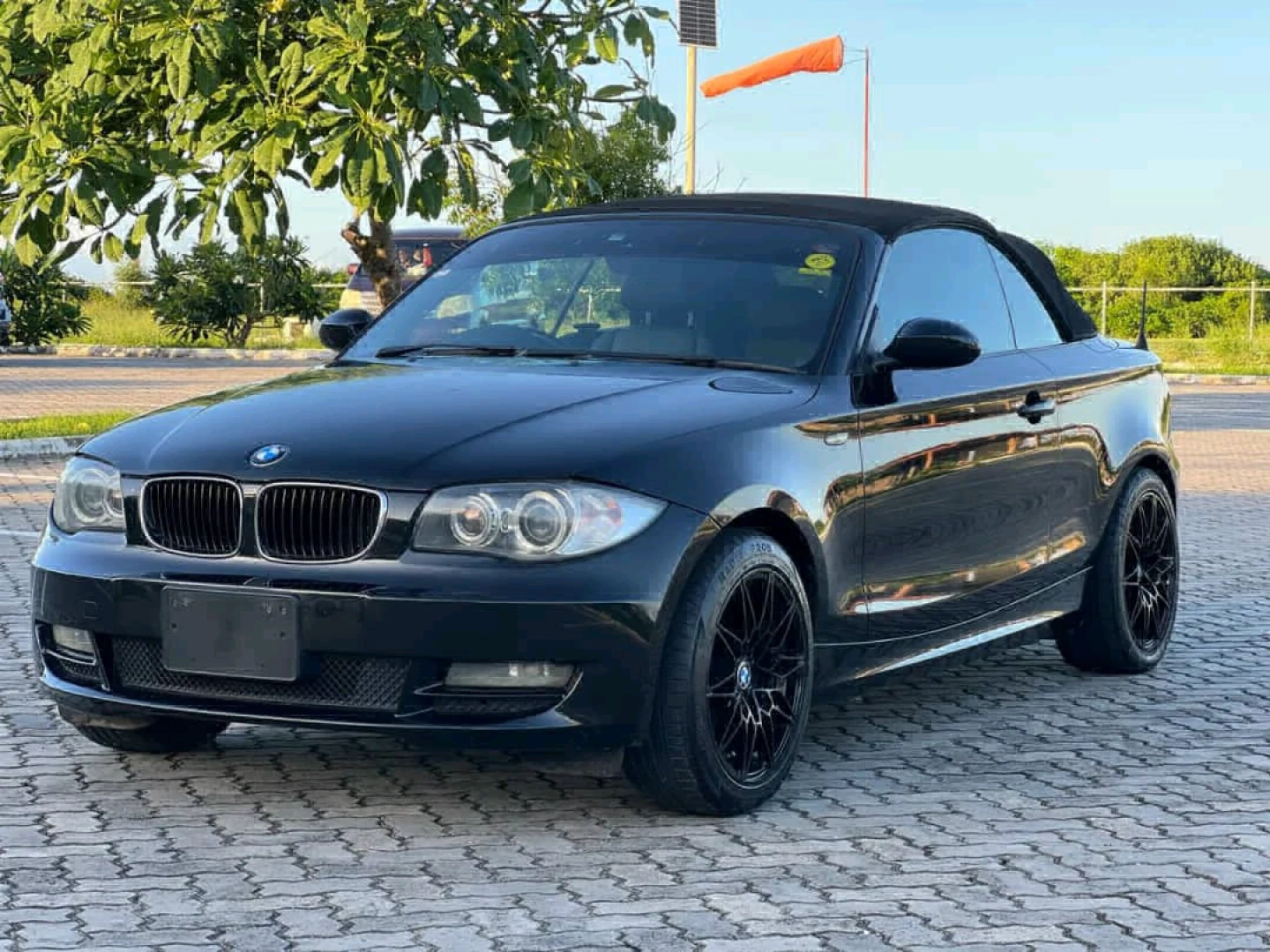 BMW 1 Series 2009 Convertible thumbnail 8