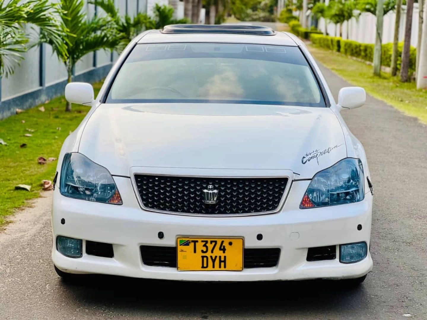 Toyota Crown Athlete Sedan T374DYH - Low Mileage