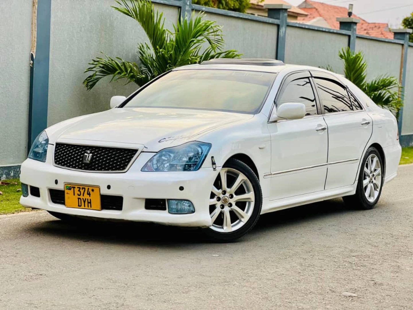 Toyota Crown Athlete Sedan T374DYH - Low Mileage thumbnail 3