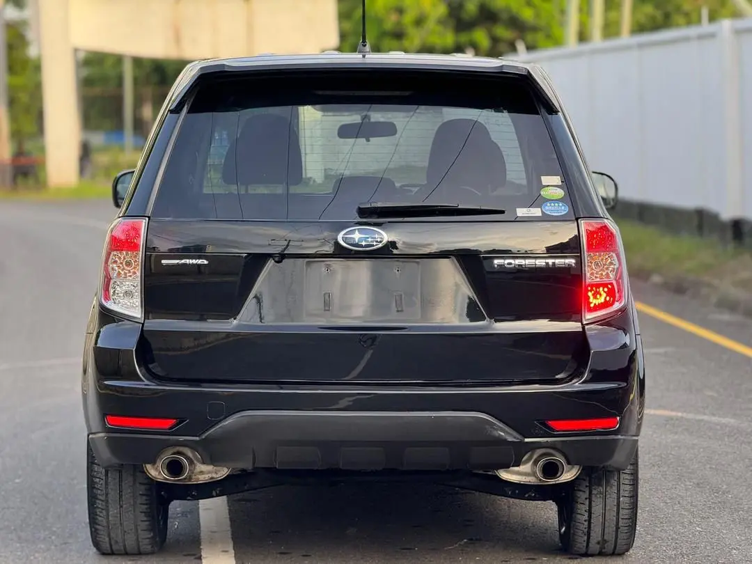 2011 Subaru Forester - Black thumbnail 2