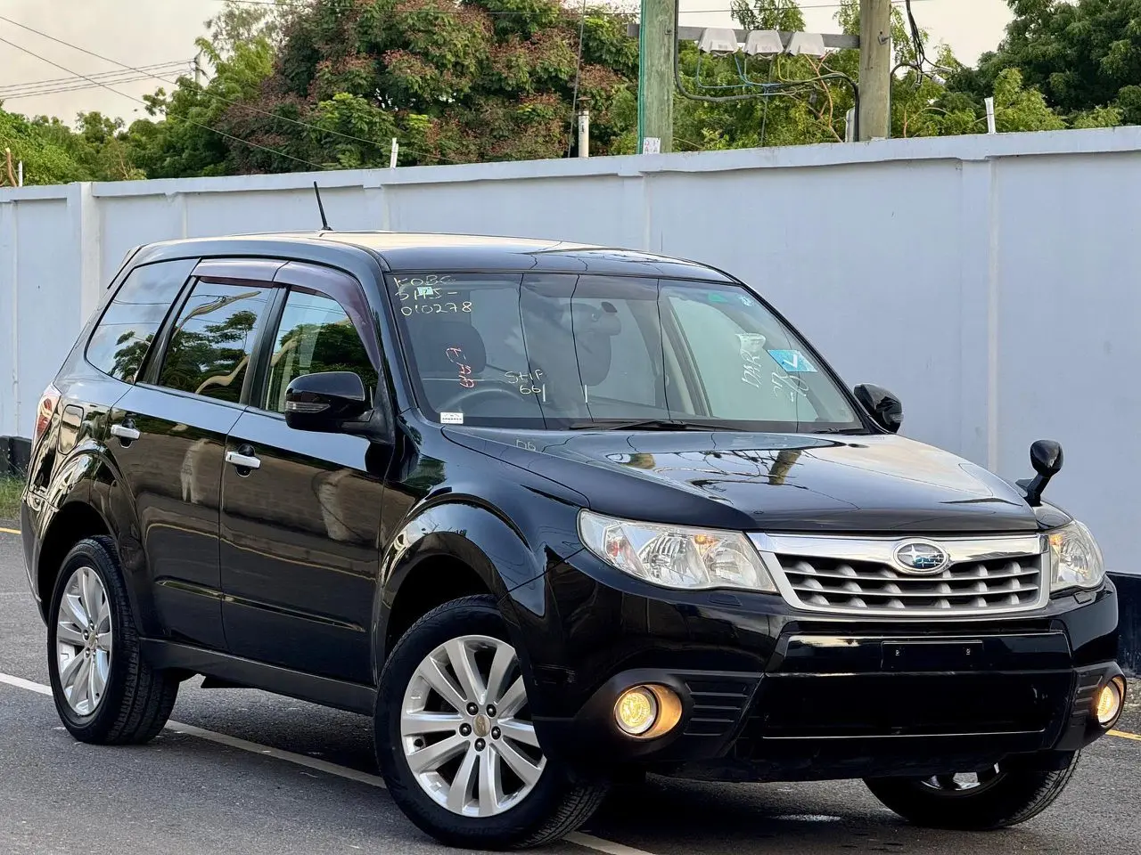 2011 Subaru Forester - Black thumbnail 3