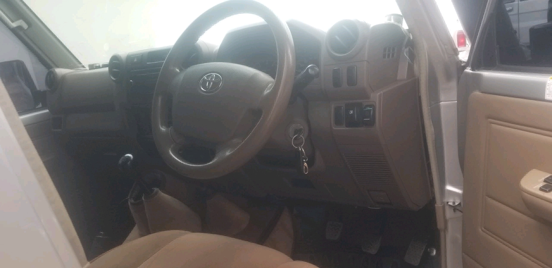 Toyota Land Cruiser Pickup Double Cabin 2015 thumbnail 4