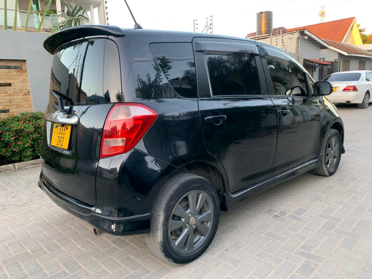 Black Toyota Ractis 1490cc thumbnail 2