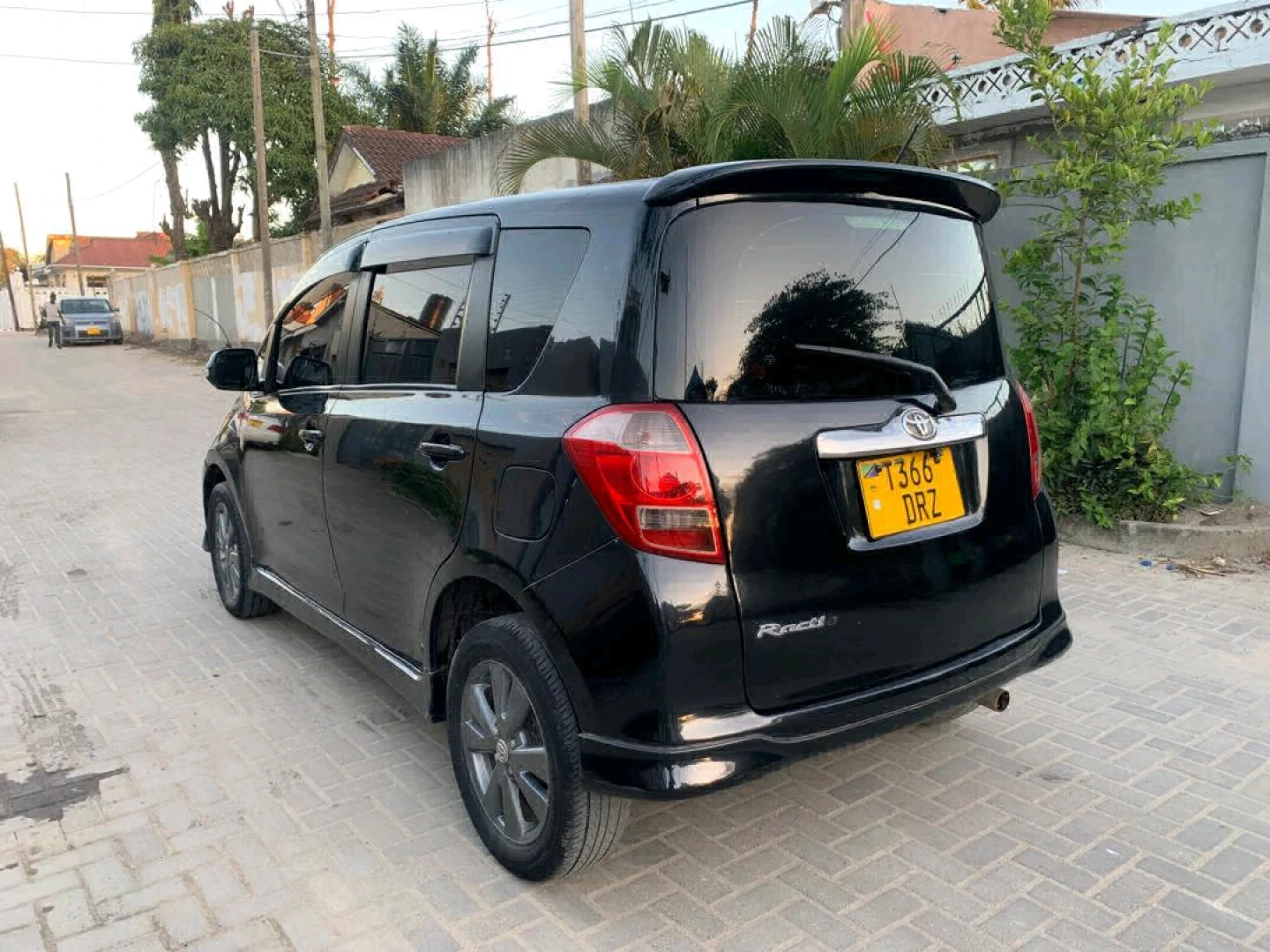 Black Toyota Ractis 1490cc thumbnail 3