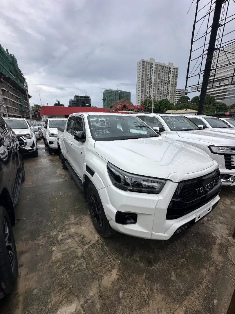 Toyota Hilux GR Sport SR5 2023