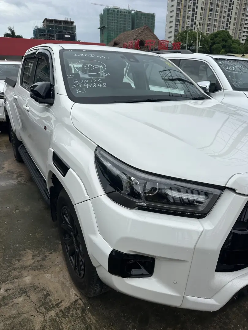 Toyota Hilux GR Sport SR5 2023 thumbnail 2