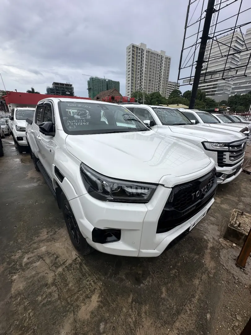 Toyota Hilux GR Sport SR5 2023 thumbnail 5