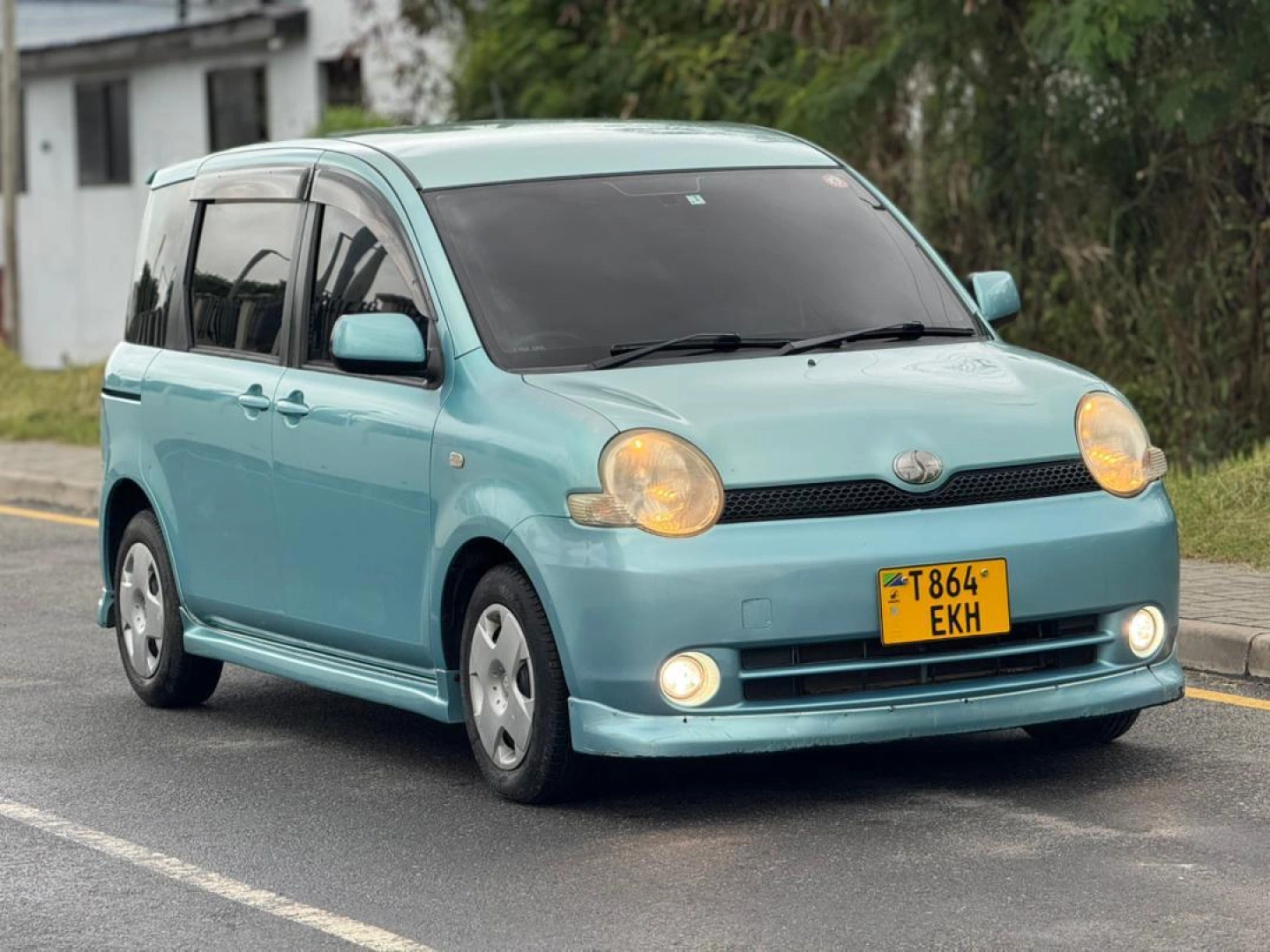 Toyota Sienta Minivan 2005, 1490cc, Full AC thumbnail 2