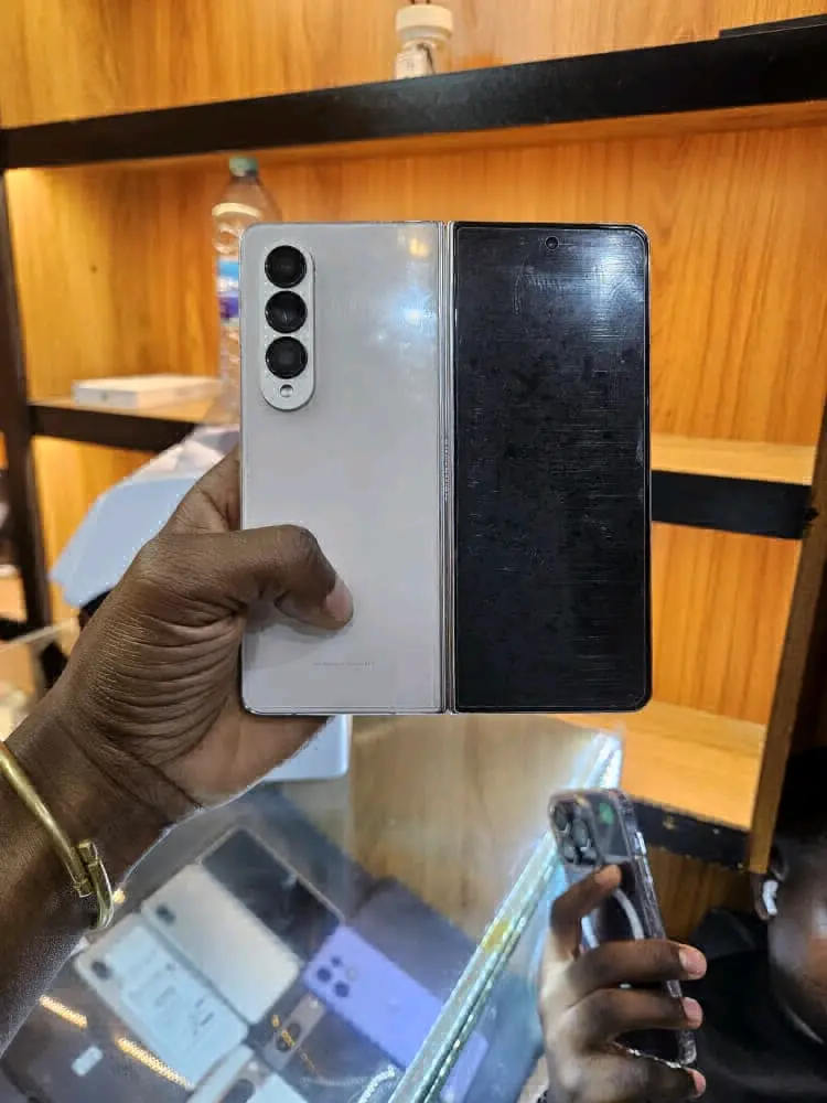 Brand New Samsung Galaxy Z Fold 6 (12GB/512GB) thumbnail 2