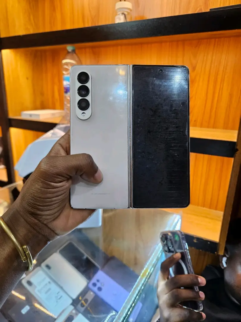 Brand New Samsung Galaxy Z Fold 6 (12GB/512GB) thumbnail 3