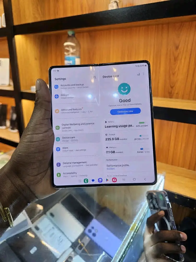 Brand New Samsung Galaxy Z Fold 6 (12GB/512GB) thumbnail 4