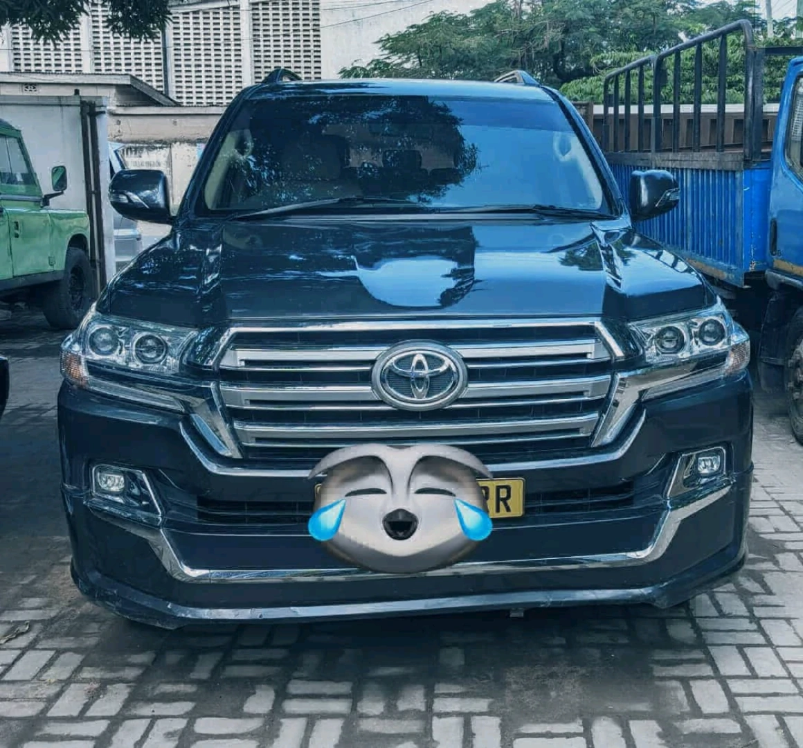 Toyota Land Cruiser V8 2010 Upgraded to 2018 Look