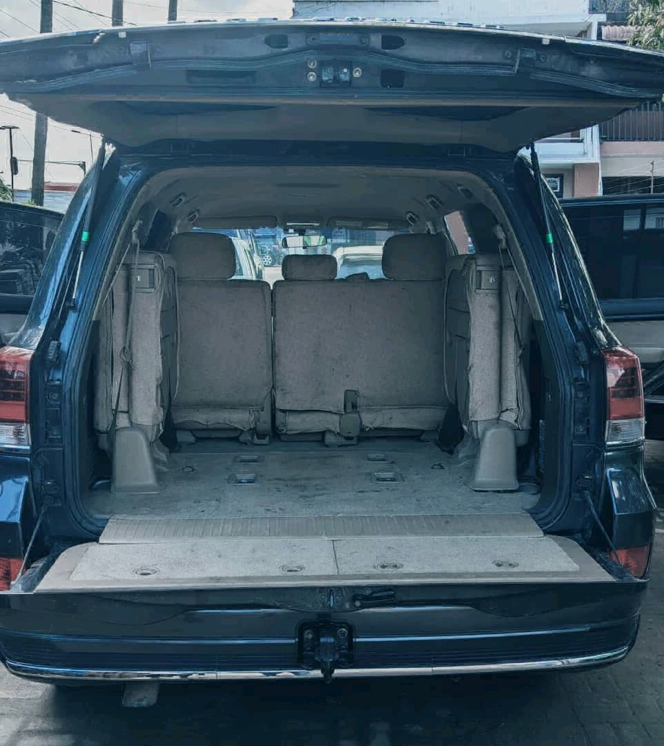 Toyota Land Cruiser V8 2010 Upgraded to 2018 Look thumbnail 7