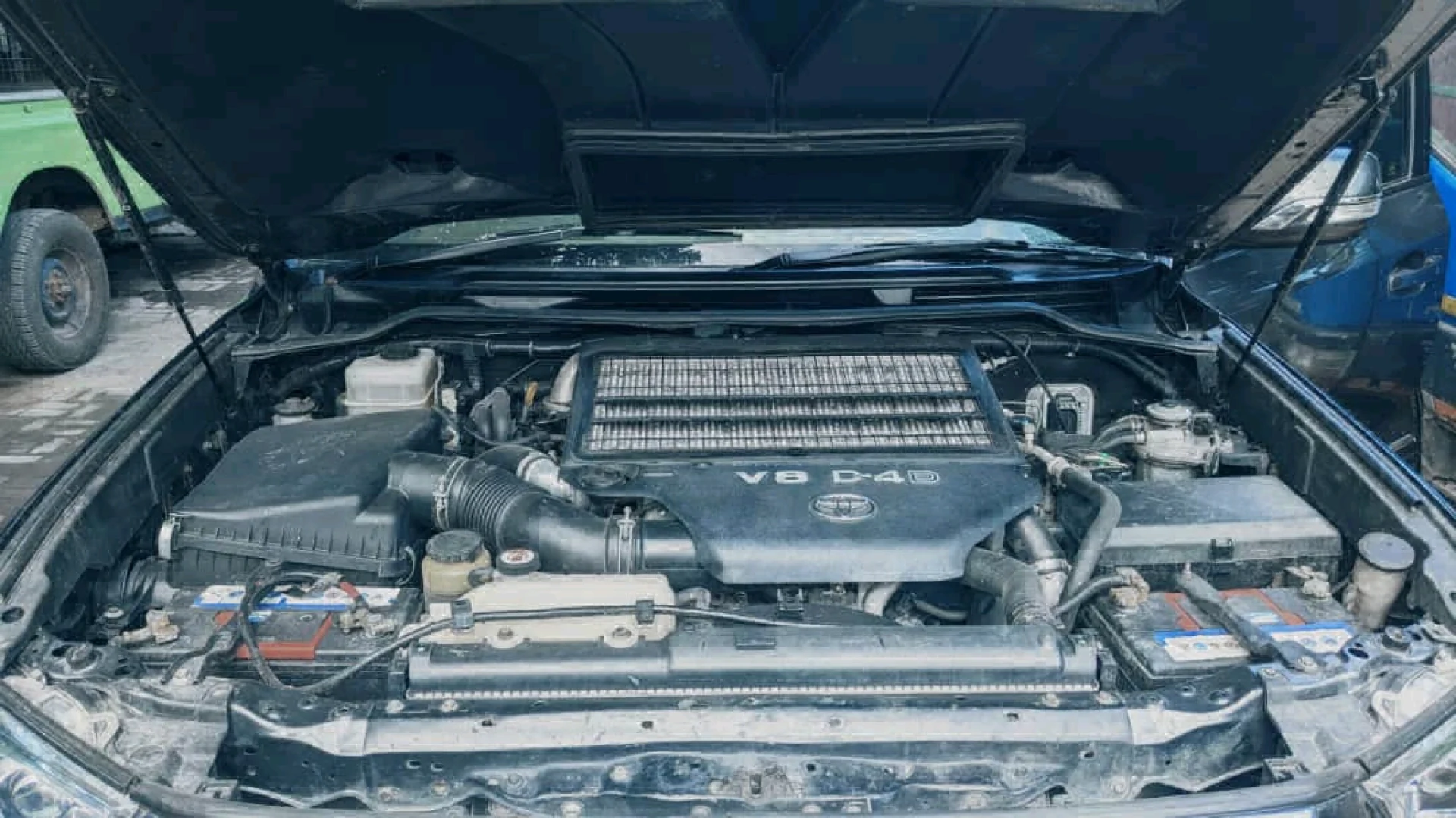 Toyota Land Cruiser V8 2010 Upgraded to 2018 Look thumbnail 9