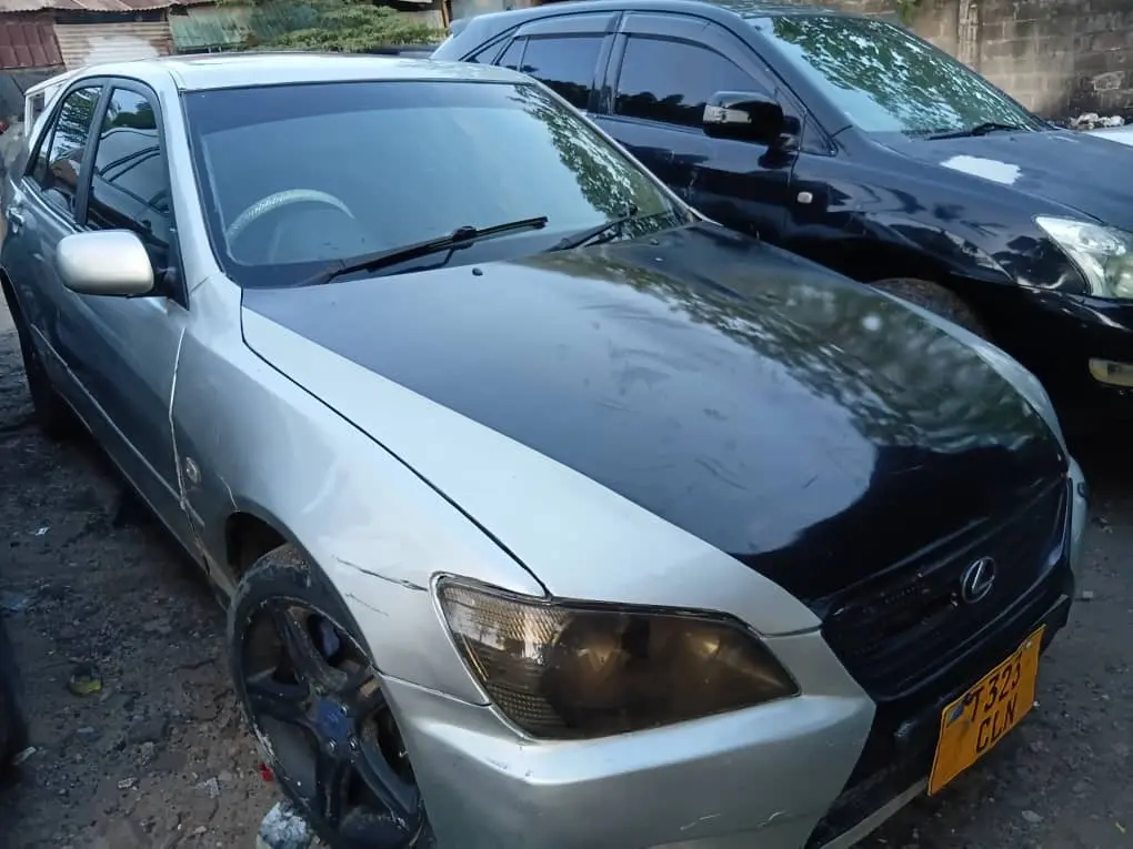 Lexus Altezza Beams 2000